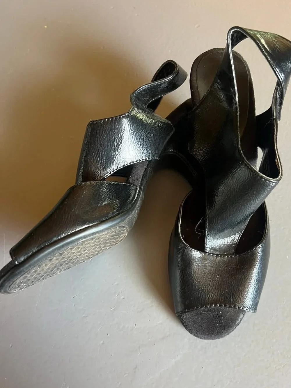 Aerosoles size 8 1/2. Black heels.